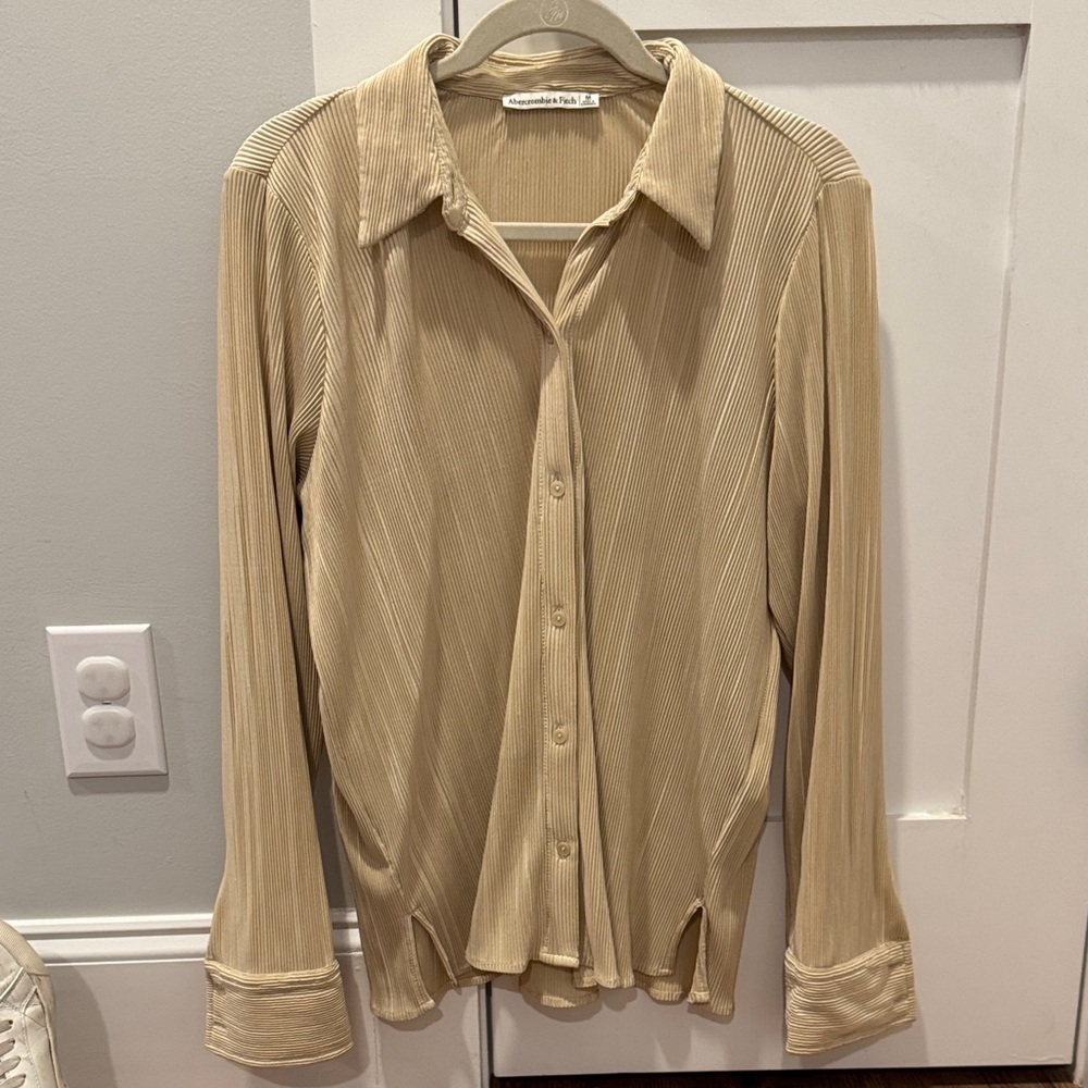 Abercrombie & Fitch Champagne Silky Textured Button down